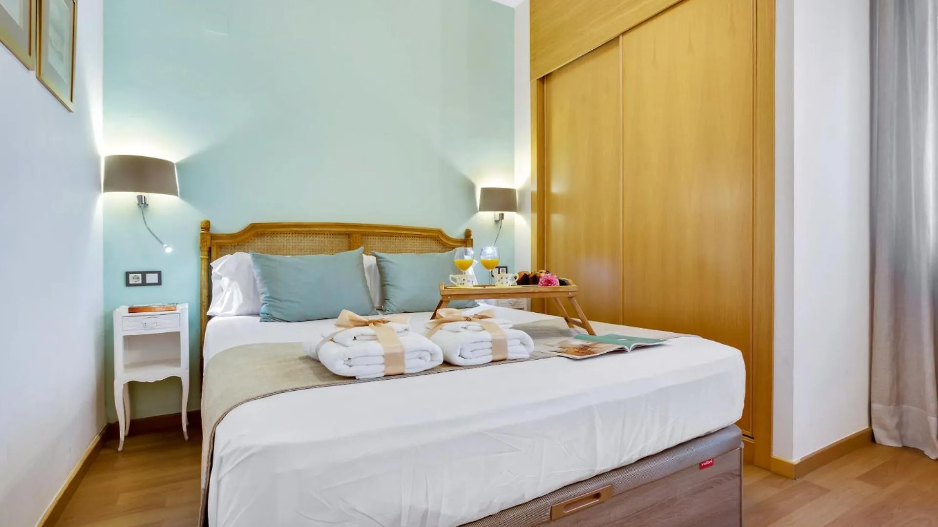 -Malagasunapts-City Centre Terrace Pool Parking 아파트 말라가
