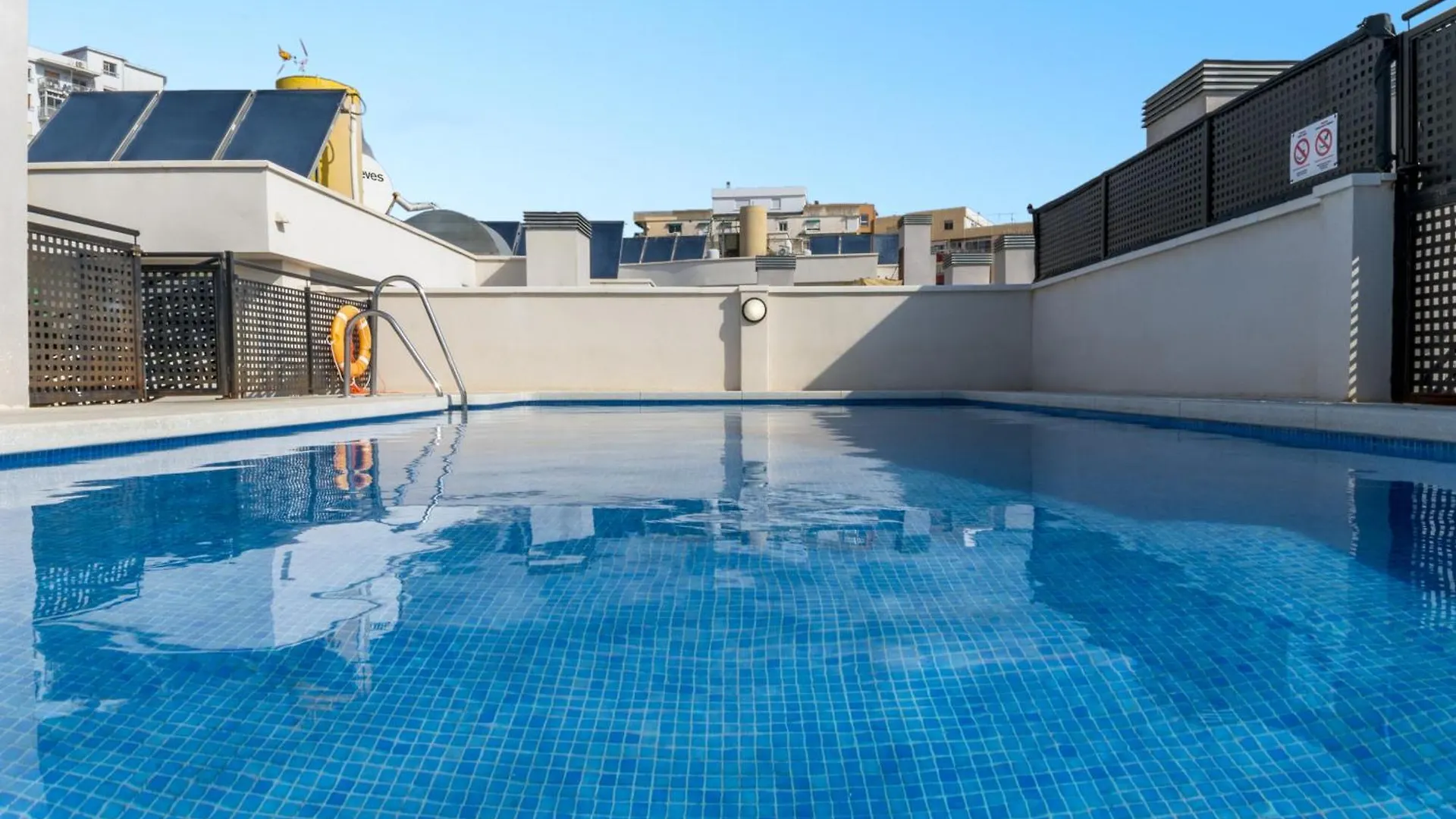 -Malagasunapts-City Centre Terrace Pool Parking 아파트